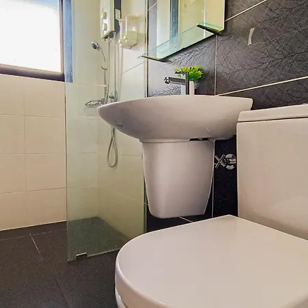 Loft Suite Seaview Near Johor Bahru Custom 7 Pax Exterior photo